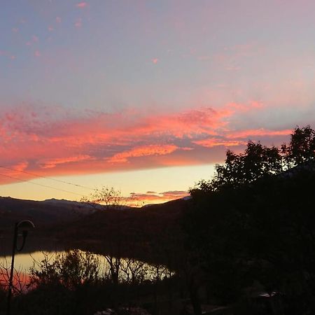 Lake Retreat - Maiella Apartment - Beautiful Lake And Mountain Views Casoli  Экстерьер фото